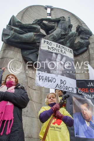  08.03.2014 RZESZOW <br />PIKIETA PRZECIW ZABIJANIU CHORYCH NIENARODZONYCH DZIECI W RZESZOWSKIM SZPITALU PRO-FAMILIA. <br />NA BANERACH WYKORZYSTANO DRASTYCZNE ZDJECIA MARTWYCH DZIECI ORAZ WIZERUNKI LEKARZY PRACUJACYCH W SZPITALU.<br /> 