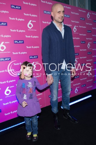  08.03.2014 WARSZAWA<br />PREMIERA BROMBA W SIECI W TEATRZE 6 PIETRO<br />N/Z ROBERT KOSZUCKI CORKA DZIECKO<br /> 