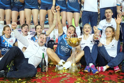  09.03.2014 OSTROWIEC SWIETOKRZYSKI<br />SIATKOWKA<br />FINAL PUCHARU POLSKI W PILCE SIATKOWEJ KOBIET ENEA CUP 2014 <br />MECZ FINALOWY CHEMIK POLICE - POLSKI CUKIER MUSZYNIANKA FAKRO BANK BPS MUSZYNA<br />CHEMIK POLICE ZDOBYWCA PUCHARU POLSKI ENEA CUP 2014<br />N/Z RADOSC PUCHAR WYGRANA EMOCJE ZWYCIESTWO LUCIE MUHLSTEINOVA MALGORZATA GLINKA - MOGENTALE ANNA GREJMAN DOMINIKA SOBOLSKA <br /> 