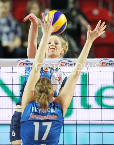  09.03.2014 OSTROWIEC SWIETOKRZYSKI<br />SIATKOWKA<br />FINAL PUCHARU POLSKI W PILCE SIATKOWEJ KOBIET ENEA CUP 2014 <br />MECZ FINALOWY CHEMIK POLICE - POLSKI CUKIER MUSZYNIANKA FAKRO BANK BPS MUSZYNA<br />N/Z AGNIESZKA BEDNAREK - KASZA IVANA PLCHOTOVA <br /> 