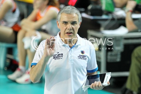  09.03.2014 OSTROWIEC SWIETOKRZYSKI<br />SIATKOWKA<br />FINAL PUCHARU POLSKI W PILCE SIATKOWEJ KOBIET ENEA CUP 2014 <br />MECZ FINALOWY CHEMIK POLICE - POLSKI CUKIER MUSZYNIANKA FAKRO BANK BPS MUSZYNA<br />N/Z GIUSEPPE CUCCARINI TRENER ( HEAD COACH ) SYLWETKA <br /> 