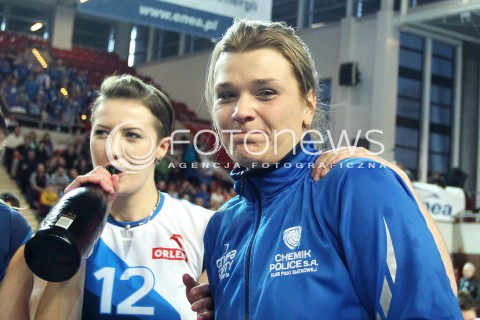  09.03.2014 OSTROWIEC SWIETOKRZYSKI<br />SIATKOWKA<br />FINAL PUCHARU POLSKI W PILCE SIATKOWEJ KOBIET ENEA CUP 2014 <br />MECZ FINALOWY CHEMIK POLICE - POLSKI CUKIER MUSZYNIANKA FAKRO BANK BPS MUSZYNA<br />CHEMIK POLICE ZDOBYWCA PUCHARU POLSKI ENEA CUP 2014<br />N/Z MALGORZATA GLINKA - MOGENTALE IZABELA KOWALINSKA SZAMPAN RADOSC WYGRANA ZWYCIESTWO EMOCJE<br /> 