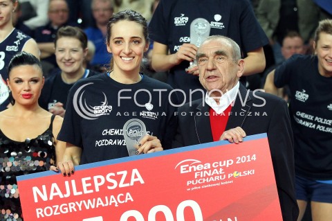  09.03.2014 OSTROWIEC SWIETOKRZYSKI<br />SIATKOWKA<br />FINAL PUCHARU POLSKI W PILCE SIATKOWEJ KOBIET ENEA CUP 2014 <br />MECZ FINALOWY CHEMIK POLICE - POLSKI CUKIER MUSZYNIANKA FAKRO BANK BPS MUSZYNA<br />CHEMIK POLICE ZDOBYWCA PUCHARU POLSKI ENEA CUP 2014<br />N/Z MAJA OGNJENOVIC NAGRODA DLA NAJLEPSZEJ ROZGRYWAJACEJ NAJLEPSZA ROZGRYWAJACA<br /> 