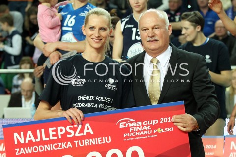  09.03.2014 OSTROWIEC SWIETOKRZYSKI<br />SIATKOWKA<br />FINAL PUCHARU POLSKI W PILCE SIATKOWEJ KOBIET ENEA CUP 2014 <br />MECZ FINALOWY CHEMIK POLICE - POLSKI CUKIER MUSZYNIANKA FAKRO BANK BPS MUSZYNA<br />N/Z ANNA WERBLINSKA NAGRODA RADOSC NAJLEPSZA ZAWODNICZKA TURNIEJU<br /> 
