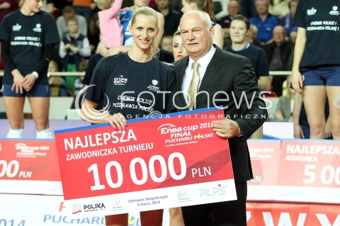  09.03.2014 OSTROWIEC SWIETOKRZYSKI<br />SIATKOWKA<br />FINAL PUCHARU POLSKI W PILCE SIATKOWEJ KOBIET ENEA CUP 2014 <br />MECZ FINALOWY CHEMIK POLICE - POLSKI CUKIER MUSZYNIANKA FAKRO BANK BPS MUSZYNA<br />N/Z ANNA WERBLINSKA NAGRODA NAJLEPSZA ZWODNICZKA TURNIEJU<br /> 