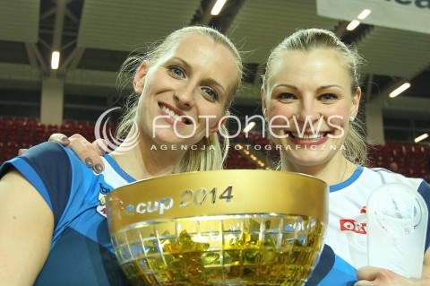  09.03.2014 OSTROWIEC SWIETOKRZYSKI<br />SIATKOWKA<br />FINAL PUCHARU POLSKI W PILCE SIATKOWEJ KOBIET ENEA CUP 2014 <br />MECZ FINALOWY CHEMIK POLICE - POLSKI CUKIER MUSZYNIANKA FAKRO BANK BPS MUSZYNA<br />N/Z ANNA WERBLINSKA AGATA SAWICKA RADOSC WYGRANA EMOCJE PUCHAR ZWYCIESTWO<br /> 