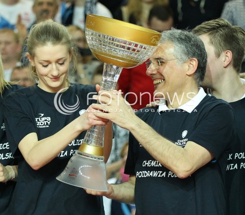  09.03.2014 OSTROWIEC SWIETOKRZYSKI<br />SIATKOWKA<br />FINAL PUCHARU POLSKI W PILCE SIATKOWEJ KOBIET ENEA CUP 2014 <br />MECZ FINALOWY CHEMIK POLICE - POLSKI CUKIER MUSZYNIANKA FAKRO BANK BPS MUSZYNA<br />N/Z ANNA GREJMAN GIUSEPPE CUCCARINI TRENER ( HEAD COACH ) RADOSC EMOCJE WYGRANA<br /> 