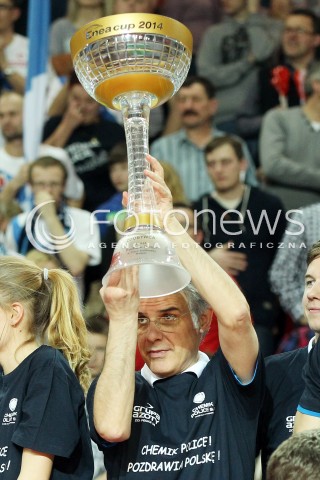  09.03.2014 OSTROWIEC SWIETOKRZYSKI<br />SIATKOWKA<br />FINAL PUCHARU POLSKI W PILCE SIATKOWEJ KOBIET ENEA CUP 2014 <br />MECZ FINALOWY CHEMIK POLICE - POLSKI CUKIER MUSZYNIANKA FAKRO BANK BPS MUSZYNA<br />CHEMIK POLICE ZDOBYWCA PUCHARU POLSKI ENEA CUP 2014<br />N/Z GIUSEPPE CUCCARINI TRENER ( HEAD COACH ) PUCHAR RADOSC WYGRANA ZWYCIESTWO EMOCJE<br /> 