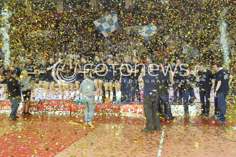  09.03.2014 OSTROWIEC SWIETOKRZYSKI<br />SIATKOWKA<br />FINAL PUCHARU POLSKI W PILCE SIATKOWEJ KOBIET ENEA CUP 2014 <br />MECZ FINALOWY CHEMIK POLICE - POLSKI CUKIER MUSZYNIANKA FAKRO BANK BPS MUSZYNA<br />CHEMIK POLICE ZDOBYWCA PUCHARU POLSKI ENEA CUP 2014<br />N/Z KONFETTI RADOSC WYGRANA EMOCJE ZWYCIESTWO<br /> 