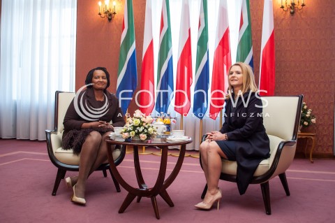  14.03.2014 WARSZAWA SPOTKANIE PREZESA RADY MINISTROW DONALDA TUSKA Z WICEPREZYDENTEM REPUBLIKI POLUDNIOWEJ AFRYKI  KGALEMA MOTLANTHE N/Z MALGORZATA TUSK GUGU MTSHALI  