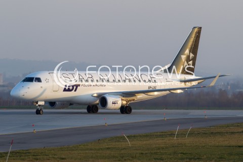  14.03.2014 JASIONKA <br />LOTNISKO RZESZOW JASIONKA<br />ZDJECIE ILUSTRACYJNE<br />N/Z SAMOLOT EMBRAER E170 ERJ-170 E 170 SP-LDC POLSKICH LINII LOTNICZYCH LOT W MALOWANIU SOJUSZU STAR ALLIANCE<br /> 
