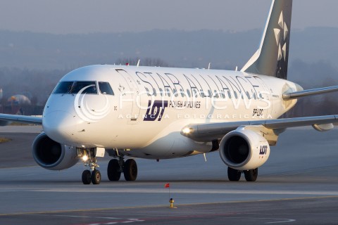  14.03.2014 JASIONKA <br />LOTNISKO RZESZOW JASIONKA<br />ZDJECIE ILUSTRACYJNE<br />N/Z SAMOLOT EMBRAER E170 ERJ-170 E 170 SP-LDC POLSKICH LINII LOTNICZYCH LOT W MALOWANIU SOJUSZU STAR ALLIANCE<br /> 