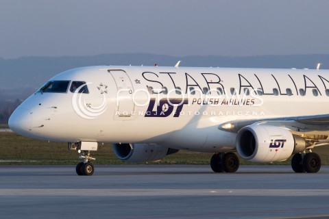  14.03.2014 JASIONKA <br />LOTNISKO RZESZOW JASIONKA<br />ZDJECIE ILUSTRACYJNE<br />N/Z SAMOLOT EMBRAER E170 ERJ-170 E 170 SP-LDC POLSKICH LINII LOTNICZYCH LOT W MALOWANIU SOJUSZU STAR ALLIANCE<br /> 