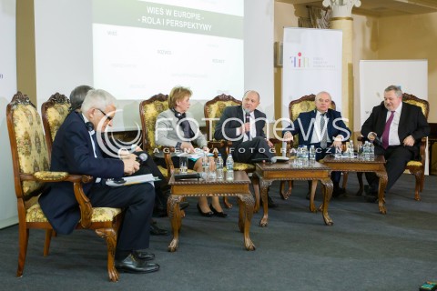 15.03.2014 JASIONKA<br />KONFERENCJA CWIERCWIECZE WOLNOSCI - WIES SRODKOWOEUROPEJSKA PO UPADKU KOMUNIZMU<br />N/Z JERZY BUZEK LEOKADIA POCZYKOWSKA MAREK SAWICKI STANISLAW KALEMBA ARTUR BAZALS<br /> 