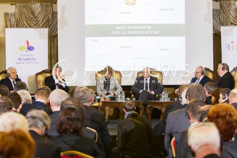  15.03.2014 JASIONKA<br />KONFERENCJA CWIERCWIECZE WOLNOSCI - WIES SRODKOWOEUROPEJSKA PO UPADKU KOMUNIZMU<br />N/Z JERZY BUZEK DACIAN CIOLOS LEOKADIA POCZYKOWSKA MAREK SAWICKI STANISLAW KALEMBA ARTUR BAZALS<br /> 