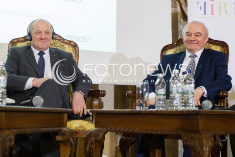  15.03.2014 JASIONKA<br />KONFERENCJA CWIERCWIECZE WOLNOSCI - WIES SRODKOWOEUROPEJSKA PO UPADKU KOMUNIZMU<br />N/Z MAREK SAWICKI (L) NOWY MINISTER ROLNICTWA I STANISLAW KALEMBA (P) BYLY MINISTER ROLNICTWA KTORY W PIATEK PODAL SIE DO DYMISJI<br /> 