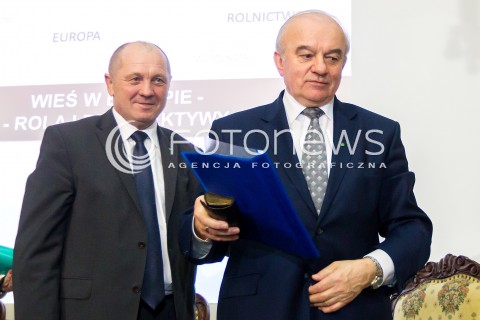 Konferencja dotyczaca rozwoju polskiej wsi w Jasionce