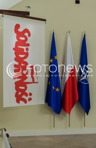  16.03.2014 WARSZAWA<br />
PALAC PREZYDENCKI W WARSZAWIE ZDJECIE ILUSTRACYJNE<br />
N/Z CHORAGWIEW SOLIDARNOSC FLAGI UNII EUROPEJSKIEJ POLSKI NATO<br />
 