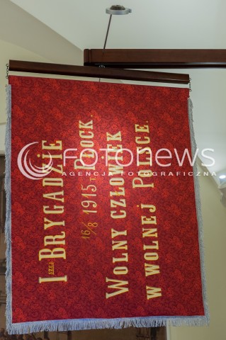  16.03.2014 WARSZAWA<br />
PALAC PREZYDENCKI W WARSZAWIE ZDJECIE ILUSTRACYJNE<br />
N/Z CHORAGIEW PIERWSZEJ BRYGADY LEGIONISTOW POLSKICH<br />
 