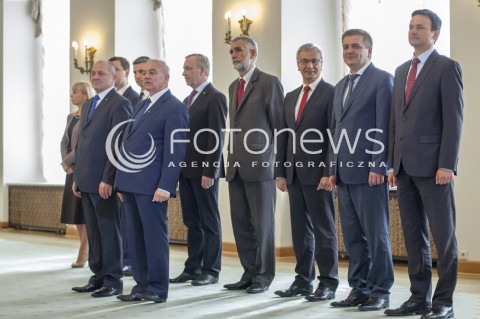  17.03.2014 WARSZAWA POWOLANIE MARKA SAWICKIEGO NA MINISTRA ROLNICTWA I ROZWOJU WSI N/Z RADA MINISTROW W SKLADZIE OD PRAWEJ JACEK CICHOCKI SZEF KANCELARII RADY MINISTROW BARTOSZ ARLUKOWICZ MINISTER ZDROWIA BARTLOMIEJ SIENKIEWICZ MINISTER SPRAW WEWNETRZNYCH MACIEJ GRABOWSKI MINISTER SRODOWISKA BOGDAN ZDROJEWSKI MINISTER KULTURY I DZIEDZICTWA NARODOWEGO STANISLAW KALEMBA BYLY MINISTER ROLNICTWA MAREK SAWICKI MINISTER ROLNICTWA I ROZWOJU WSI  