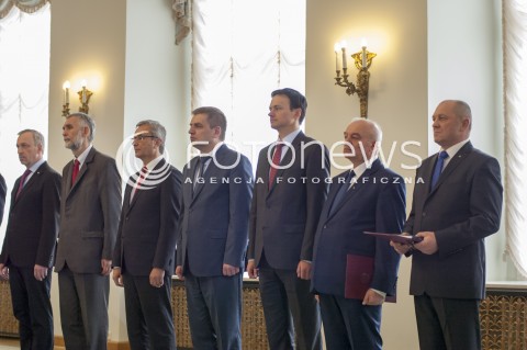  17.03.2014 WARSZAWA POWOLANIE MARKA SAWICKIEGO NA MINISTRA ROLNICTWA I ROZWOJU WSI N/Z RADA MINISTROW W SKLADZIE OD PRAWEJ MAREK SAWICKI MINISTER ROLNICTWA I ROZWOJU WSI STANISLAW KALEMBA BYLY MINISTER ROLNICTWA JACEK CICHOCKI SZEF KANCELARII RADY MINISTROW BARTOSZ ARLUKOWICZ MINISTER ZDROWIA BARTLOMIEJ SIENKIEWICZ MINISTER SPRAW WEWNETRZNYCH MACIEJ GRABOWSKI MINISTER SRODOWISKA BOGDAN ZDROJEWSKI MINISTER KULTURY I DZIEDZICTWA NARODOWEGO   