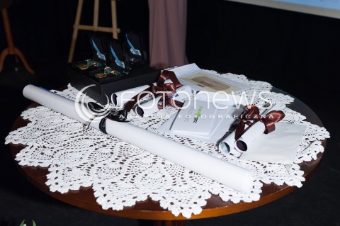  17.03.2014 WARSZAWA <br />KONCERT SOLIDARNI Z UKRAINA W TEATRZE ZYDOWSKIM<br />N/Z PRZEDMIOTY LICYTACJI<br /> 