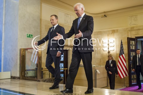  18.03.2014 WARSZAWA SPOTKANIE WICEPREZYDENTA USA JOE BIDENA Z PREMIEREM RP DONALDEM TUSKIEM W WARSZAWIE N/Z JOE BIDEN WICEPREZYDENT USA PREMIER RP DONALD TUSK  