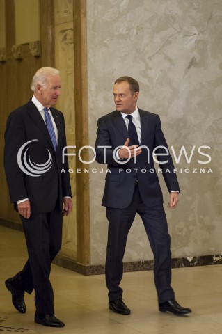  18.03.2014 WARSZAWA SPOTKANIE WICEPREZYDENTA USA JOE BIDENA Z PREMIEREM RP DONALDEM TUSKIEM W WARSZAWIE N/Z JOE BIDEN WICEPREZYDENT USA PREMIER RP DONALD TUSK  