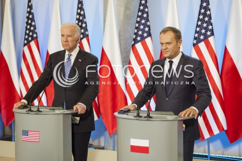  18.03.2014 WARSZAWA SPOTKANIE WICEPREZYDENTA USA JOE BIDENA Z PREMIEREM RP DONALDEM TUSKIEM W WARSZAWIE N/Z JOE BIDEN WICEPREZYDENT USA PREMIER RP DONALD TUSK  