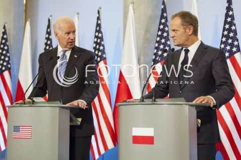  18.03.2014 WARSZAWA SPOTKANIE WICEPREZYDENTA USA JOE BIDENA Z PREMIEREM RP DONALDEM TUSKIEM W WARSZAWIE N/Z JOE BIDEN WICEPREZYDENT USA PREMIER RP DONALD TUSK  