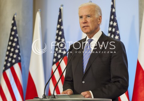  18.03.2014 WARSZAWA SPOTKANIE WICEPREZYDENTA USA JOE BIDENA Z PREMIEREM RP DONALDEM TUSKIEM W WARSZAWIE N/Z JOE BIDEN WICEPREZYDENT USA  