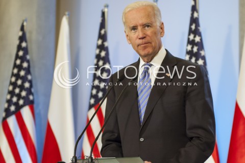  18.03.2014 WARSZAWA SPOTKANIE WICEPREZYDENTA USA JOE BIDENA Z PREMIEREM RP DONALDEM TUSKIEM W WARSZAWIE N/Z JOE BIDEN WICEPREZYDENT USA  