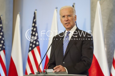  18.03.2014 WARSZAWA SPOTKANIE WICEPREZYDENTA USA JOE BIDENA Z PREMIEREM RP DONALDEM TUSKIEM W WARSZAWIE N/Z JOE BIDEN WICEPREZYDENT USA  