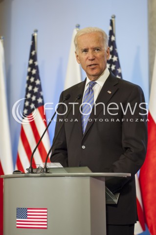  18.03.2014 WARSZAWA SPOTKANIE WICEPREZYDENTA USA JOE BIDENA Z PREMIEREM RP DONALDEM TUSKIEM W WARSZAWIE N/Z JOE BIDEN WICEPREZYDENT USA  