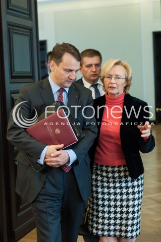  18.03.2014 WARSZAWA <br />POSIEDZENIE RADY MINISTROW<br />N/Z RADOSLAW SIKORSKI BARTOSZ ARLUKOWICZ LENA KOLARSKA-BOBINSKA<br /> 