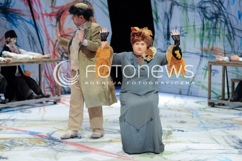  19.03.2014 WARSZAWA<br />PROBA MEDIALNA O KARPIU KOZIE I TRABCE KTORA ZGASILA POZARY W TEATRZE ZYDOWSKIM<br />N/Z BARBARA SZELIGA HENRYK RAJFER<br /> 
