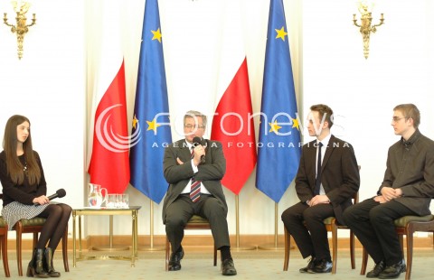  20.03.2014 WARSZAWA <br />
SPOTKANIE PREZYDENTA RP BRONISLAWA KOMOROWSKIEGO Z MLODZIEZA LICEALNA <br />
N/Z PREZYDENT RP BRONISLAW KOMOROWSKI <br />
 