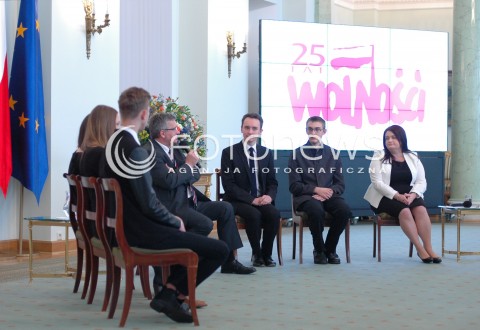  20.03.2014 WARSZAWA <br />
SPOTKANIE PREZYDENTA RP BRONISLAWA KOMOROWSKIEGO Z MLODZIEZA LICEALNA <br />
N/Z PREZYDENT RP BRONISLAW KOMOROWSKI <br />
 