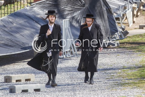  21.03.2014 LEZAJSK <br />PIELGRZYMKA CHASYDOW DO GROBU CADYKA ELIMELECHA WEISSBLUMA W LEZAJSKU W ROCZNICE JEGO SMIERCI. <br />W NIEDZIELE MA PRZYBYC OKOLO 7 TYSIECY PIELGRZYMOW Z CALEGO SWIATA<br /> 