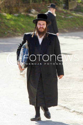  21.03.2014 LEZAJSK <br />PIELGRZYMKA CHASYDOW DO GROBU CADYKA ELIMELECHA WEISSBLUMA W LEZAJSKU W ROCZNICE JEGO SMIERCI. <br />W NIEDZIELE MA PRZYBYC OKOLO 7 TYSIECY PIELGRZYMOW Z CALEGO SWIATA<br /> 