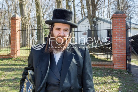  21.03.2014 LEZAJSK <br />PIELGRZYMKA CHASYDOW DO GROBU CADYKA ELIMELECHA WEISSBLUMA W LEZAJSKU W ROCZNICE JEGO SMIERCI. <br />W NIEDZIELE MA PRZYBYC OKOLO 7 TYSIECY PIELGRZYMOW Z CALEGO SWIATA<br /> 