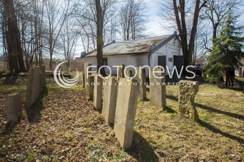  21.03.2014 LEZAJSK <br />PIELGRZYMKA CHASYDOW DO GROBU CADYKA ELIMELECHA WEISSBLUMA W LEZAJSKU W ROCZNICE JEGO SMIERCI. <br />W NIEDZIELE MA PRZYBYC OKOLO 7 TYSIECY PIELGRZYMOW Z CALEGO SWIATA<br /> 