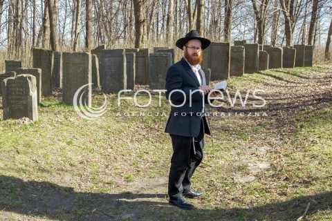  21.03.2014 LEZAJSK <br />PIELGRZYMKA CHASYDOW DO GROBU CADYKA ELIMELECHA WEISSBLUMA W LEZAJSKU W ROCZNICE JEGO SMIERCI. <br />W NIEDZIELE MA PRZYBYC OKOLO 7 TYSIECY PIELGRZYMOW Z CALEGO SWIATA<br /> 