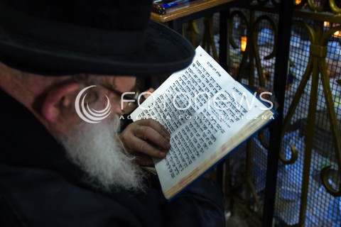  21.03.2014 LEZAJSK <br />PIELGRZYMKA CHASYDOW DO GROBU CADYKA ELIMELECHA WEISSBLUMA W LEZAJSKU W ROCZNICE JEGO SMIERCI. <br />W NIEDZIELE MA PRZYBYC OKOLO 7 TYSIECY PIELGRZYMOW Z CALEGO SWIATA<br /> 