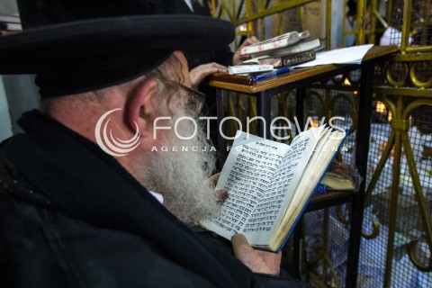  21.03.2014 LEZAJSK <br />PIELGRZYMKA CHASYDOW DO GROBU CADYKA ELIMELECHA WEISSBLUMA W LEZAJSKU W ROCZNICE JEGO SMIERCI. <br />W NIEDZIELE MA PRZYBYC OKOLO 7 TYSIECY PIELGRZYMOW Z CALEGO SWIATA<br /> 