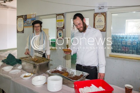  21.03.2014 LEZAJSK <br />PIELGRZYMKA CHASYDOW DO GROBU CADYKA ELIMELECHA WEISSBLUMA W LEZAJSKU W ROCZNICE JEGO SMIERCI. <br />W NIEDZIELE MA PRZYBYC OKOLO 7 TYSIECY PIELGRZYMOW Z CALEGO SWIATA<br /> 