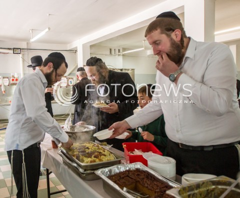  21.03.2014 LEZAJSK <br />PIELGRZYMKA CHASYDOW DO GROBU CADYKA ELIMELECHA WEISSBLUMA W LEZAJSKU W ROCZNICE JEGO SMIERCI. <br />W NIEDZIELE MA PRZYBYC OKOLO 7 TYSIECY PIELGRZYMOW Z CALEGO SWIATA<br /> 