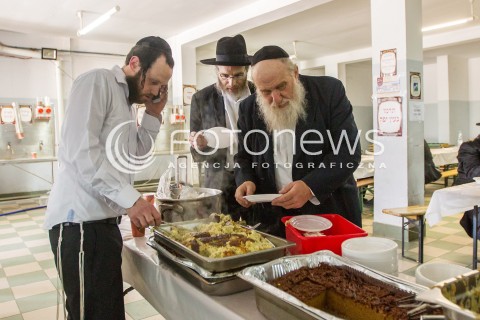  21.03.2014 LEZAJSK <br />PIELGRZYMKA CHASYDOW DO GROBU CADYKA ELIMELECHA WEISSBLUMA W LEZAJSKU W ROCZNICE JEGO SMIERCI. <br />W NIEDZIELE MA PRZYBYC OKOLO 7 TYSIECY PIELGRZYMOW Z CALEGO SWIATA<br /> 