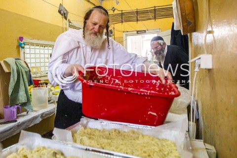  21.03.2014 LEZAJSK <br />PIELGRZYMKA CHASYDOW DO GROBU CADYKA ELIMELECHA WEISSBLUMA W LEZAJSKU W ROCZNICE JEGO SMIERCI. <br />W NIEDZIELE MA PRZYBYC OKOLO 7 TYSIECY PIELGRZYMOW Z CALEGO SWIATA<br /> 