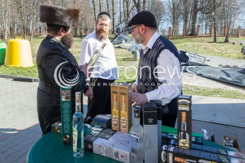  21.03.2014 LEZAJSK <br />PIELGRZYMKA CHASYDOW DO GROBU CADYKA ELIMELECHA WEISSBLUMA W LEZAJSKU W ROCZNICE JEGO SMIERCI. <br />W NIEDZIELE MA PRZYBYC OKOLO 7 TYSIECY PIELGRZYMOW Z CALEGO SWIATA<br /> 